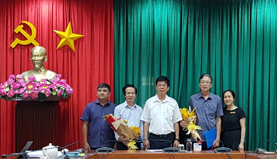 Lễ công bố, trao quyết định nghỉ hưu đối với công chức, nhân viên Văn phòng UBND tỉnh